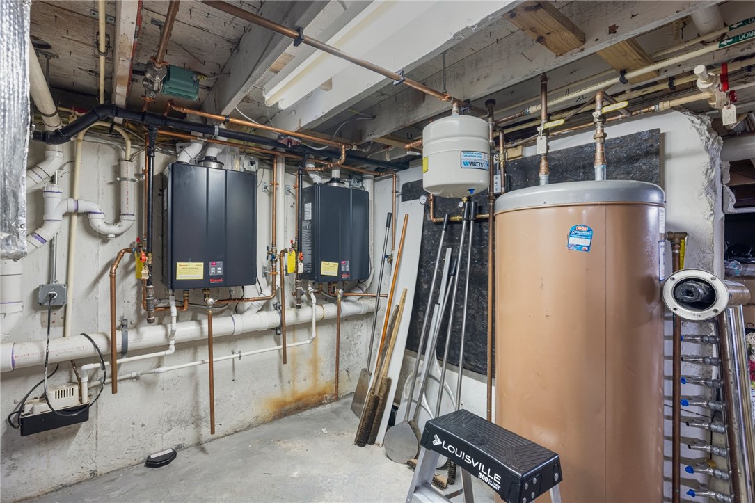 14 Narragansett Avenue