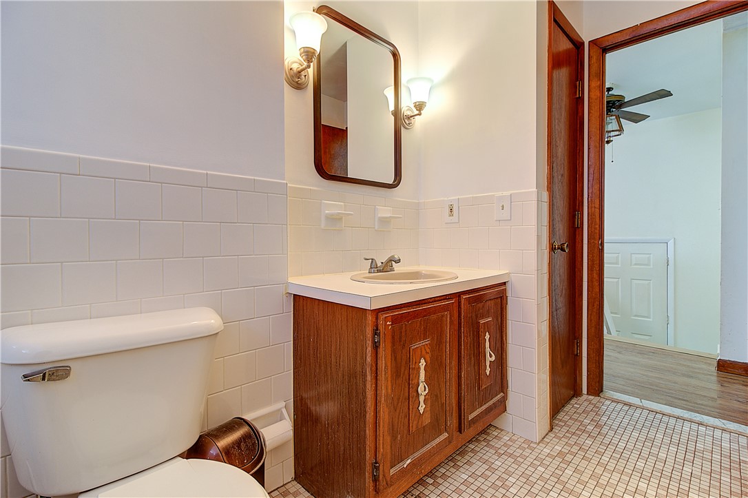 2 Lakeview Drive