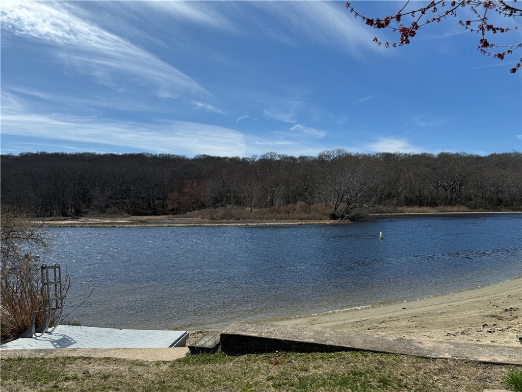2 Lakeview Drive