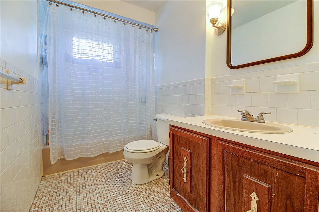 2 Lakeview Drive
