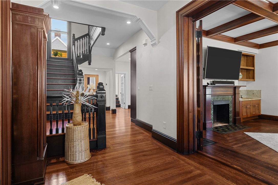 253 Broadway