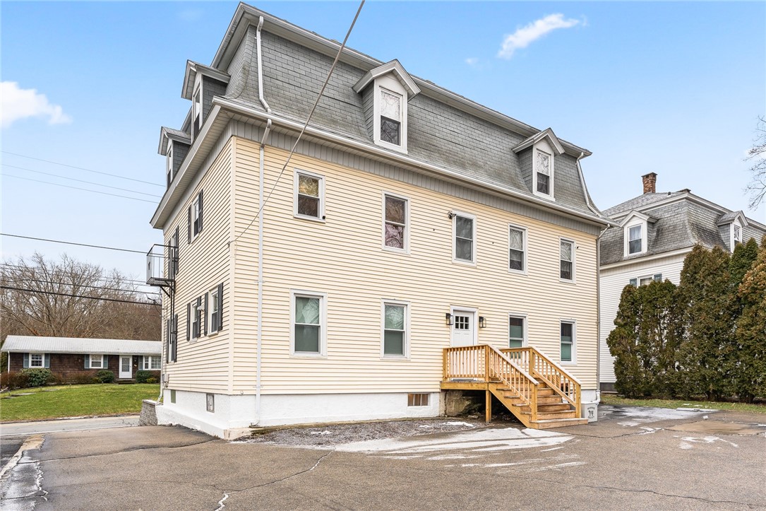 61 School St Street 2R