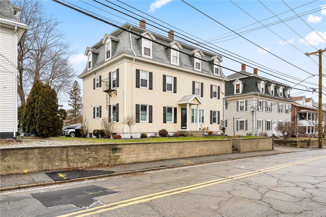 61 School St Street 2R