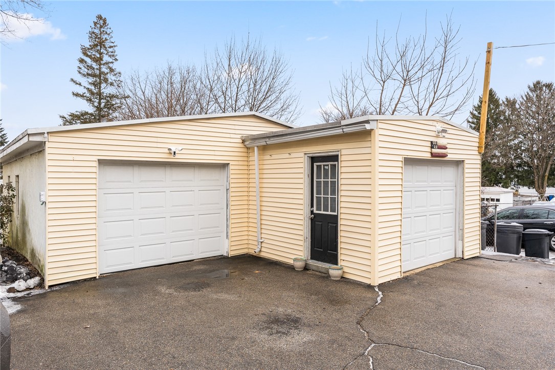 61 School St Street 2R