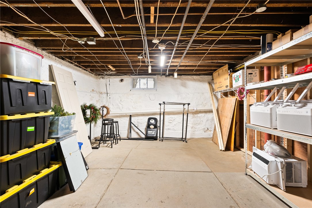 61 School St Street 2R