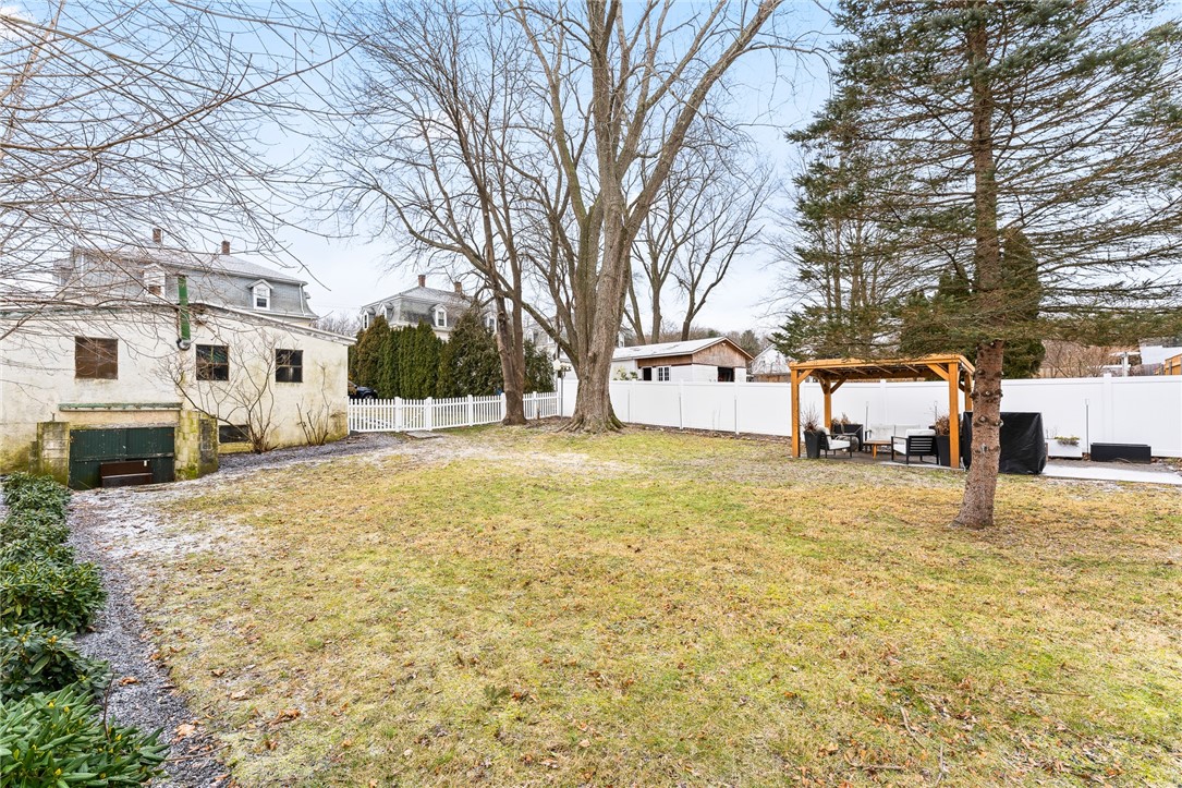 61 School St Street 2R