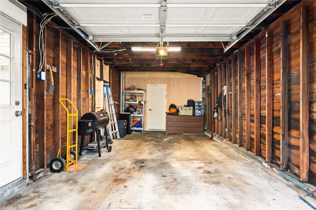 61 School St Street 2R