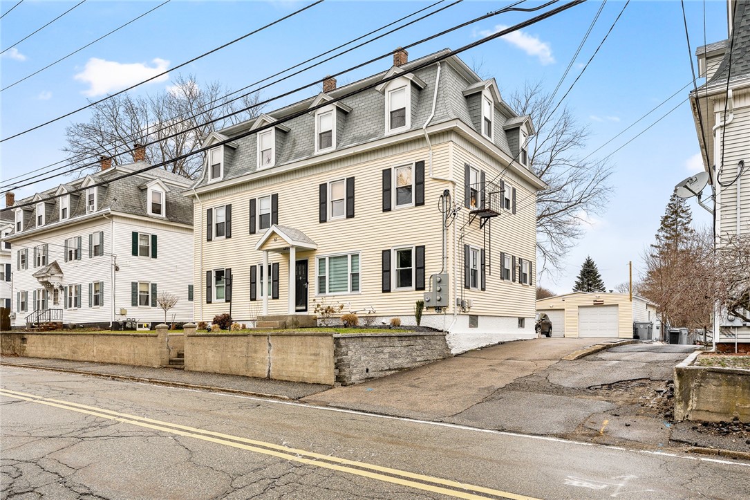 61 School St Street 2R