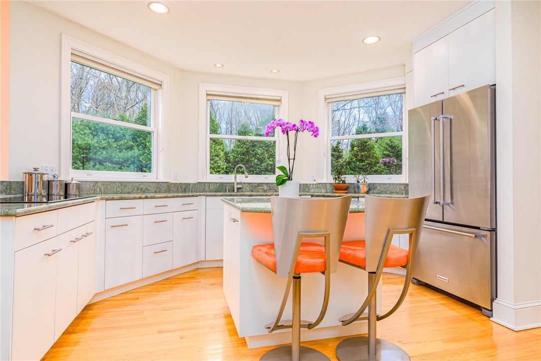 1585 Boston Neck Road