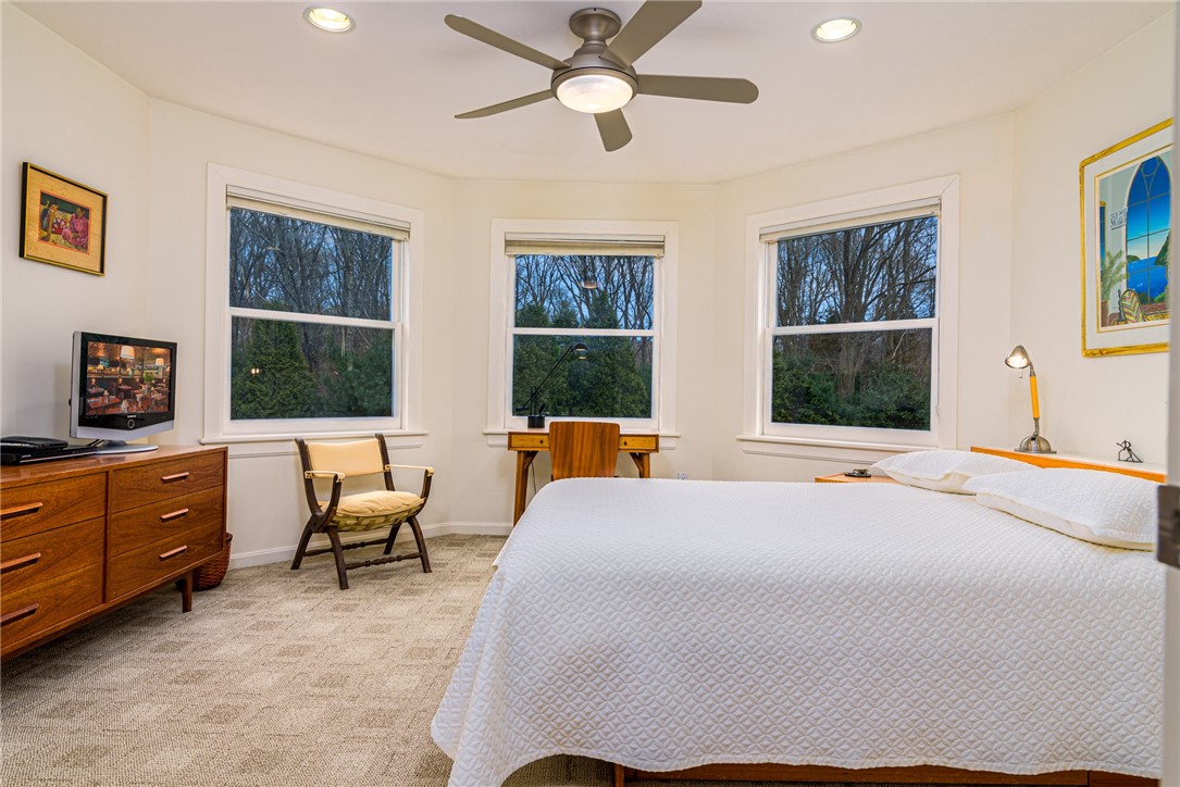 1585 Boston Neck Road