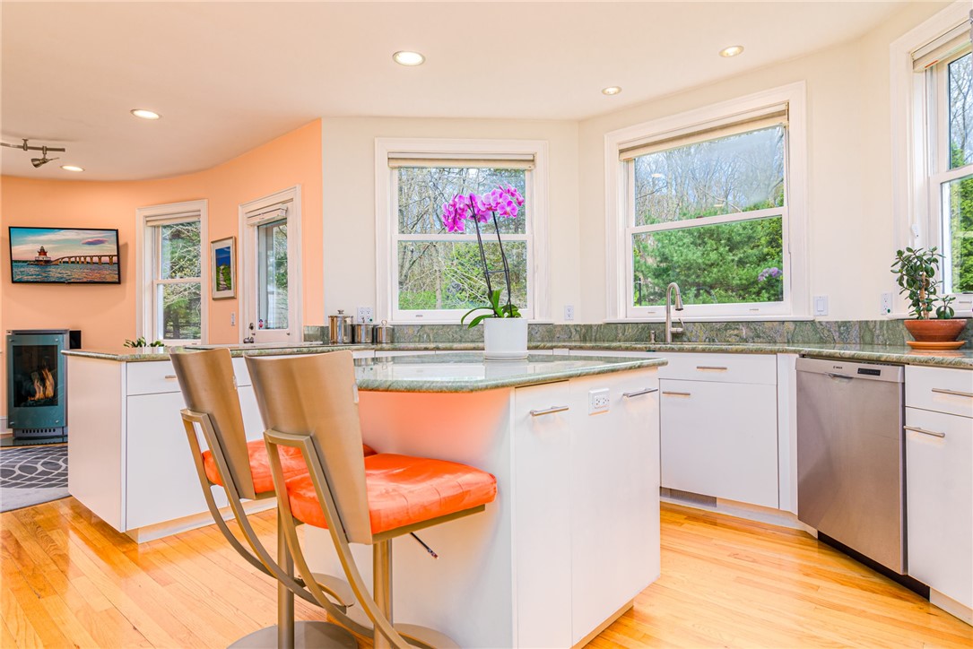 1585 Boston Neck Road