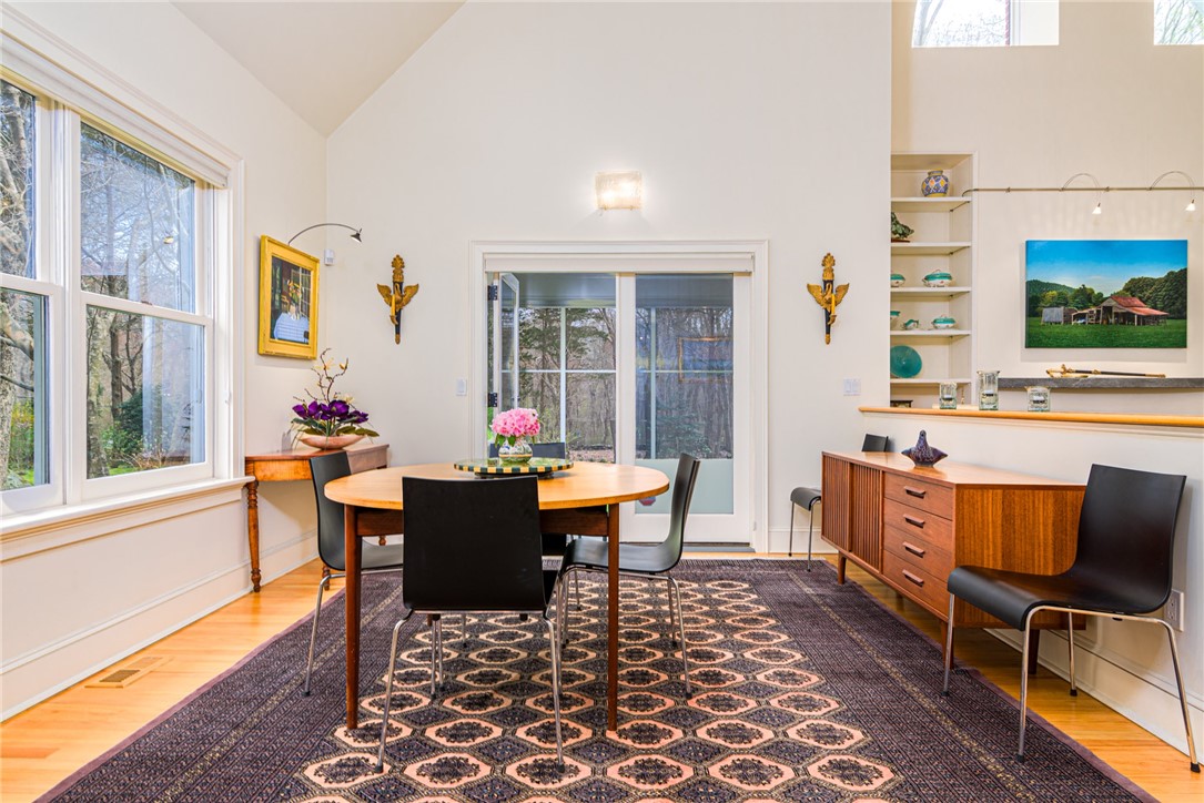 1585 Boston Neck Road