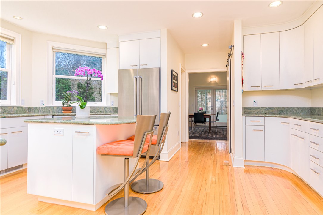 1585 Boston Neck Road