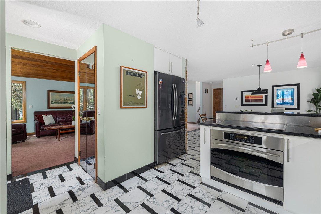 589 East Shore Road Road