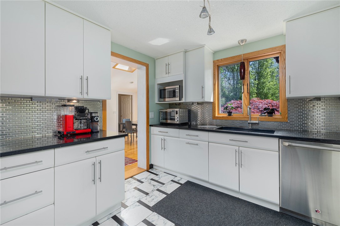 589 East Shore Road Road