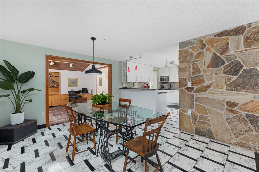 589 East Shore Road Road