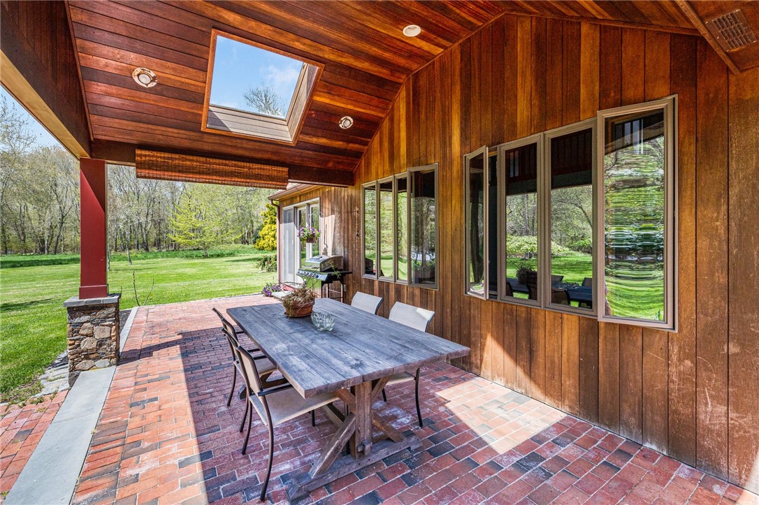 589 East Shore Road Road