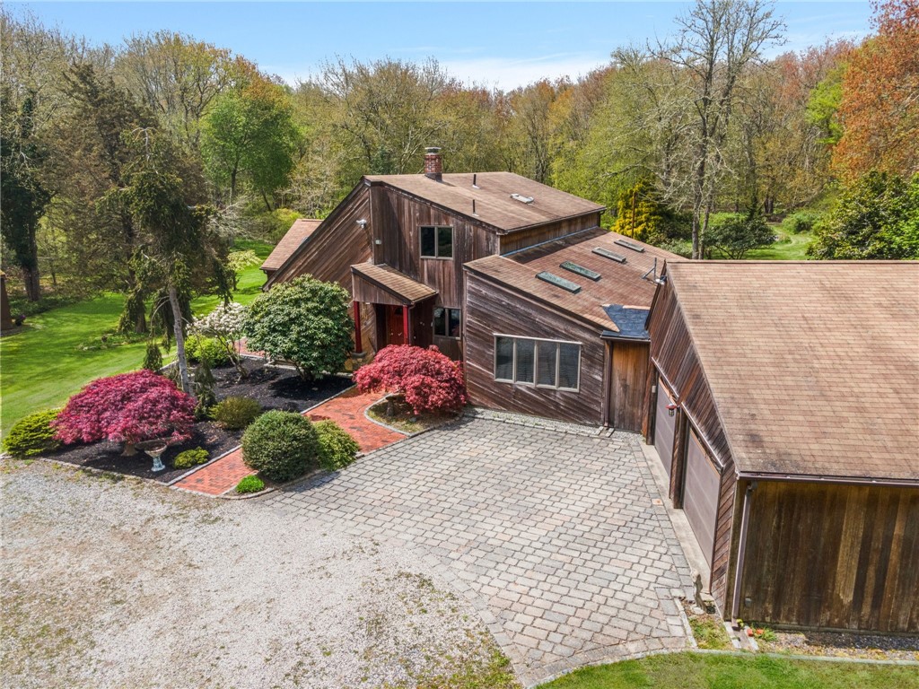 589 East Shore Road Road