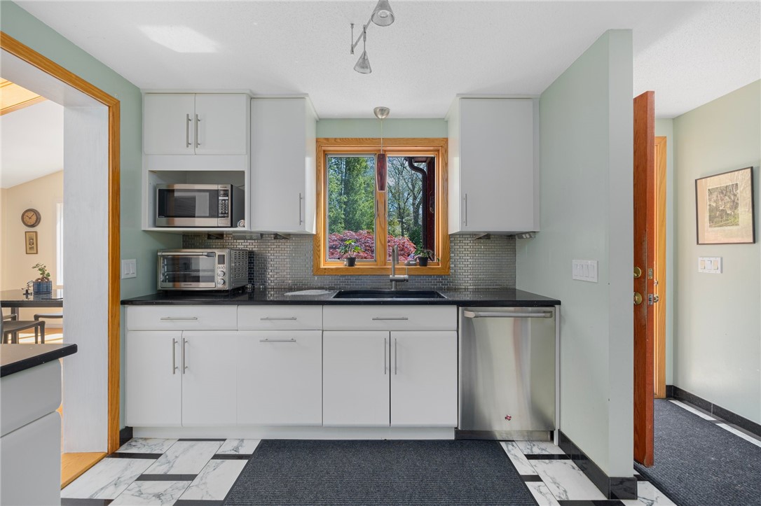 589 East Shore Road Road