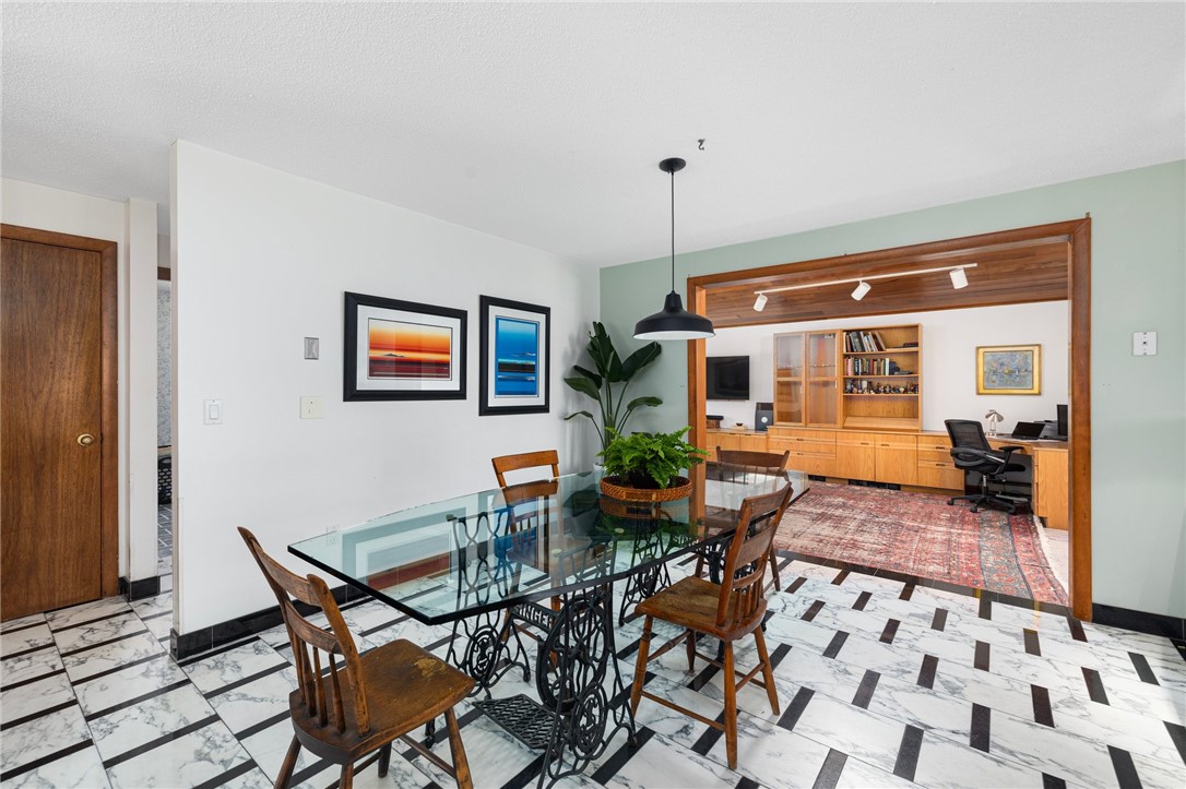 589 East Shore Road Road