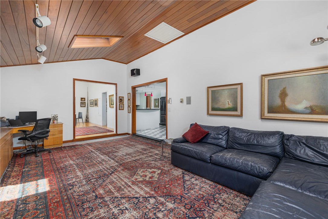 589 East Shore Road Road