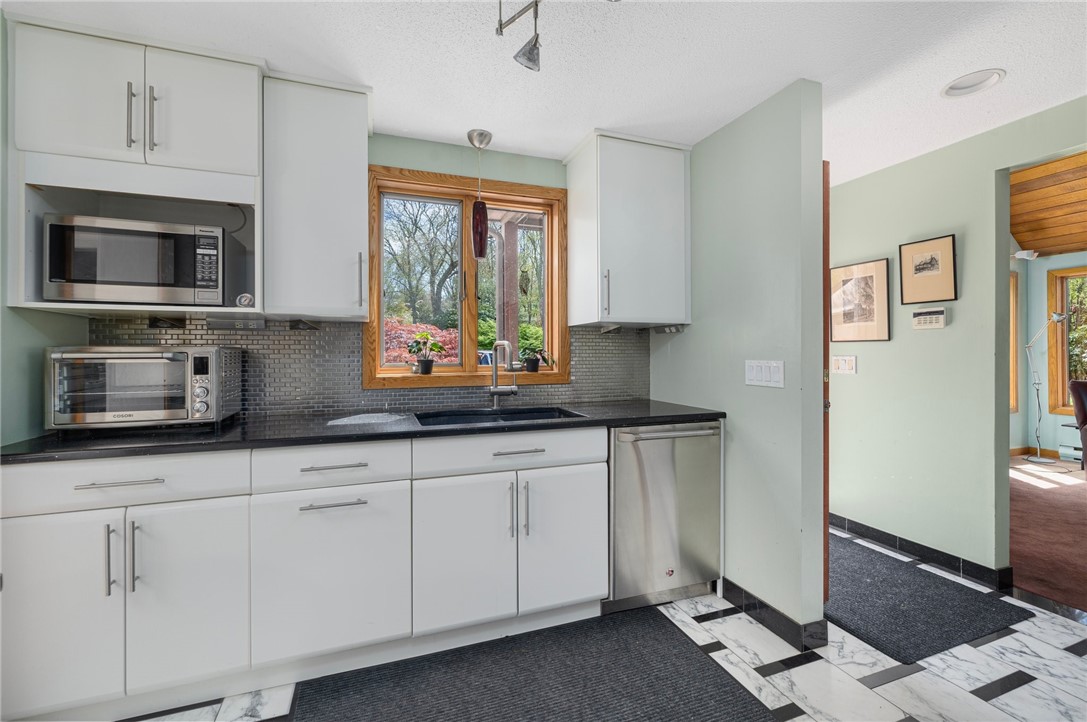 589 East Shore Road Road