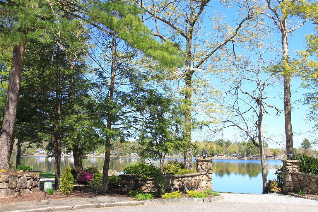 15 Wood Cove Drive