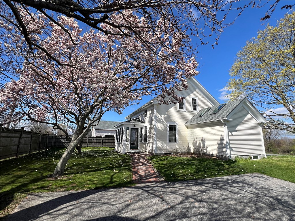 1597 East Main Road