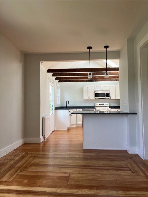 1597 East Main Road