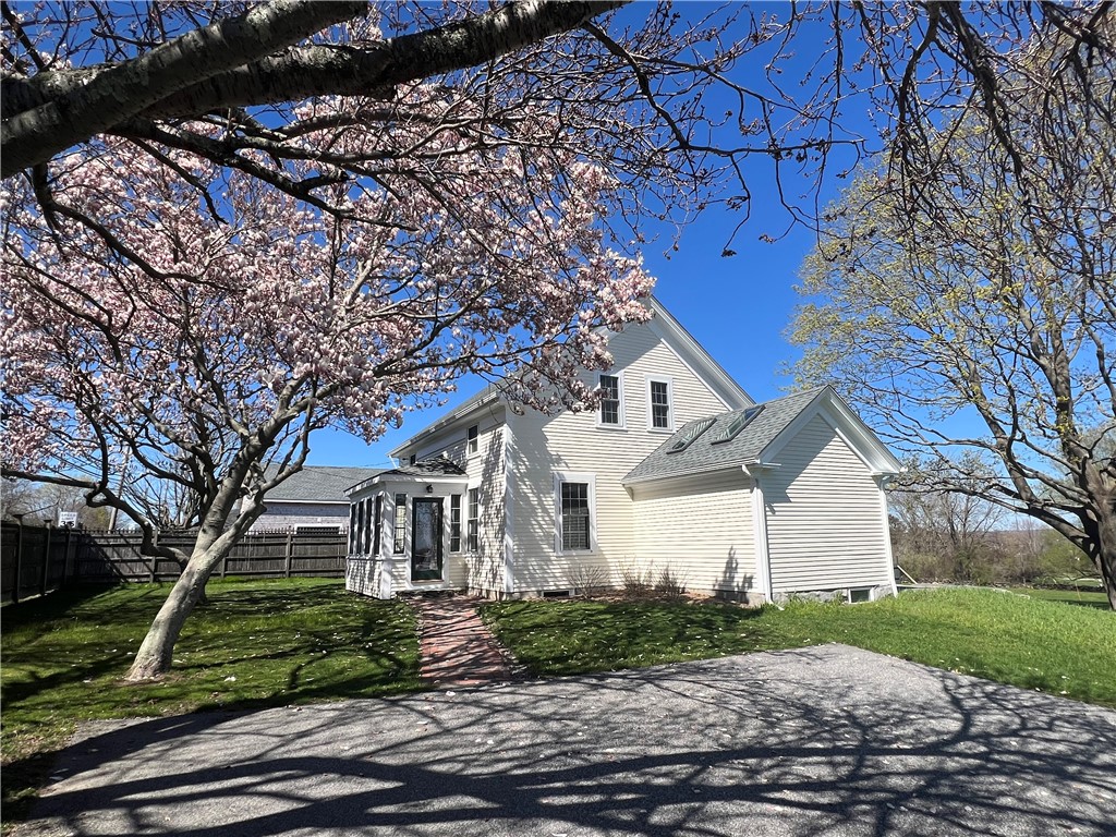 1597 East Main Road