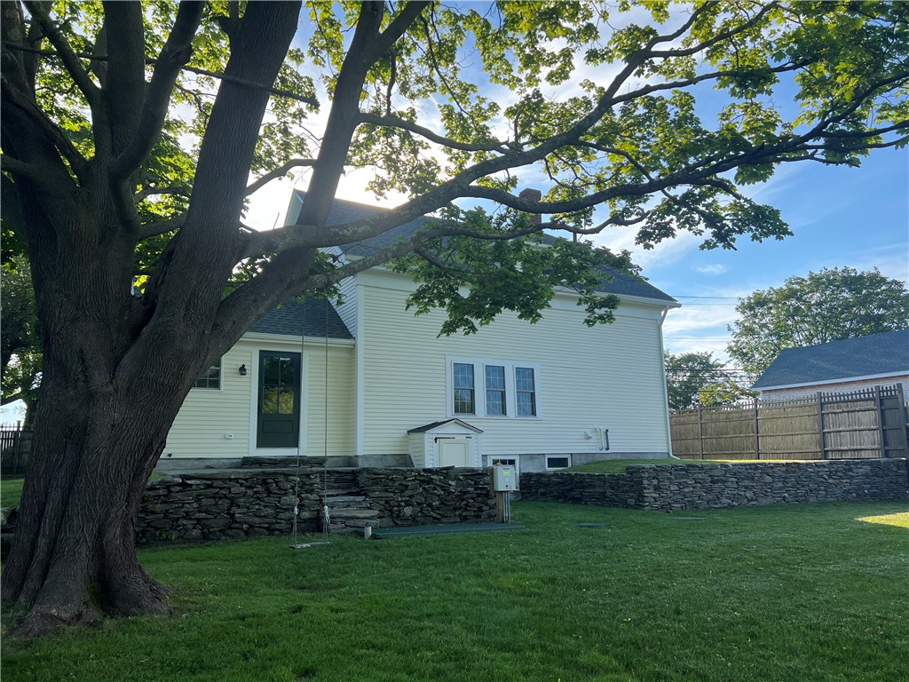 1597 East Main Road