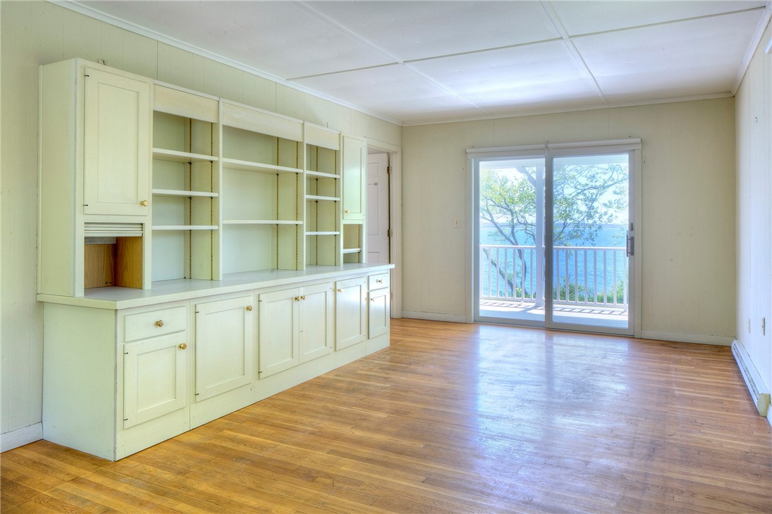 699 Black Point Lane