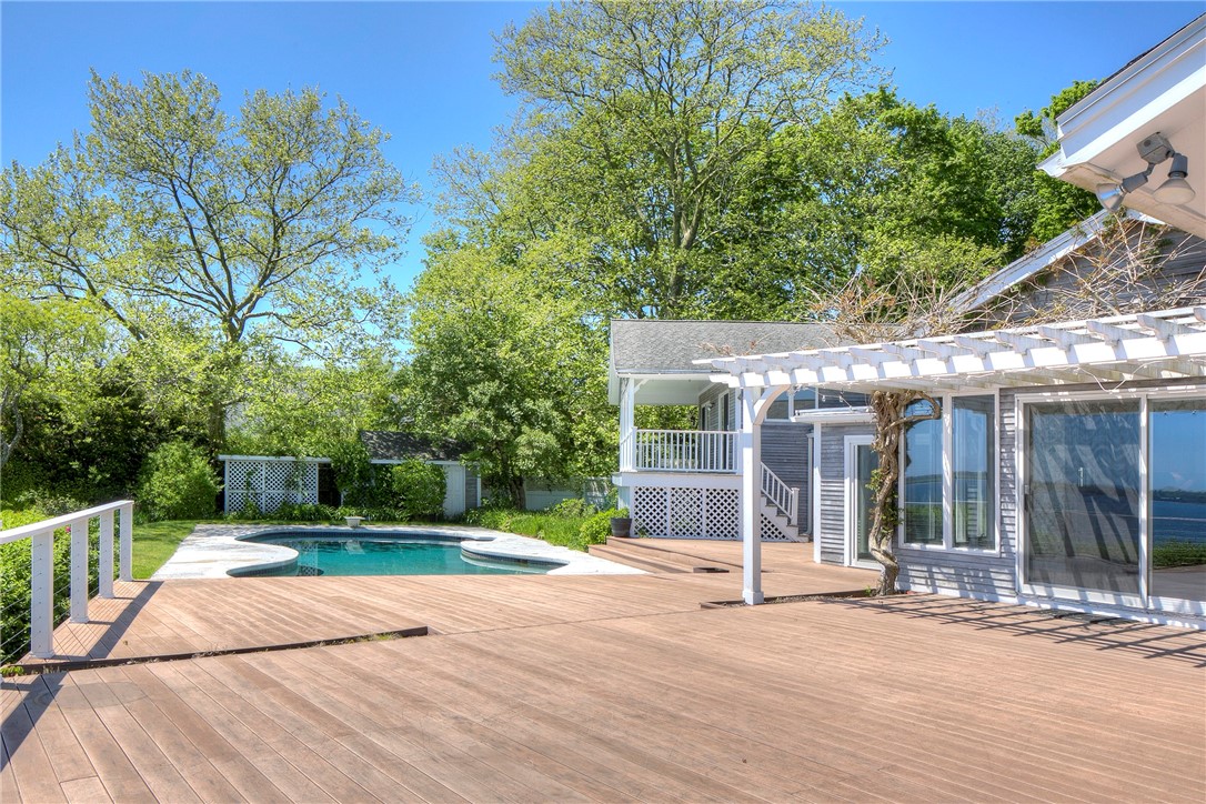 699 Black Point Lane