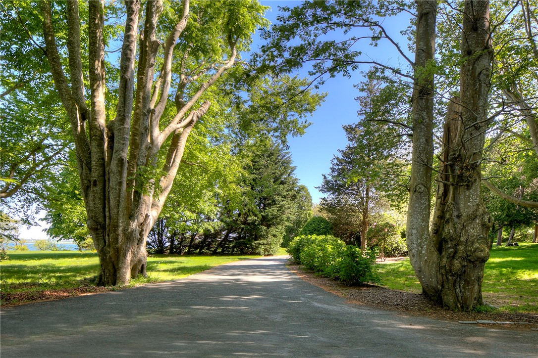 699 Black Point Lane