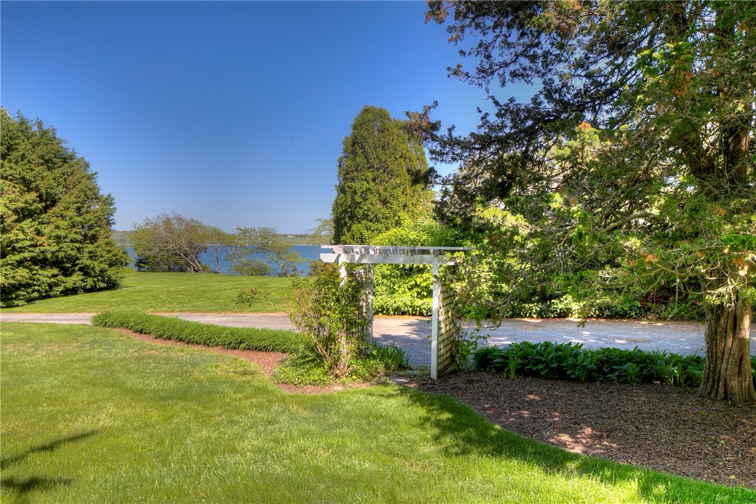 699 Black Point Lane