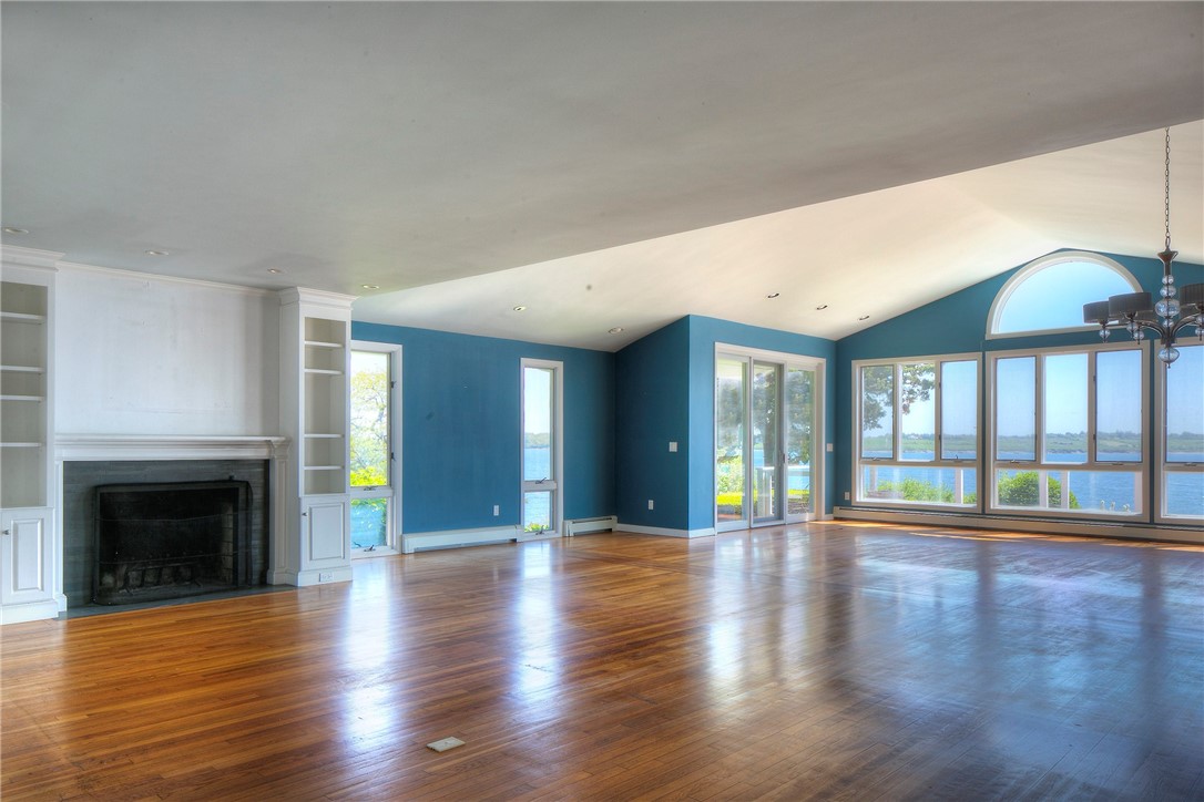 699 Black Point Lane