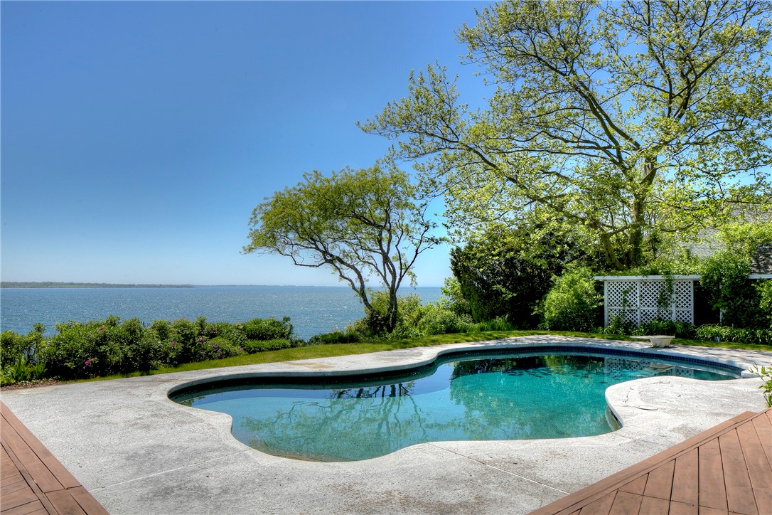 699 Black Point Lane