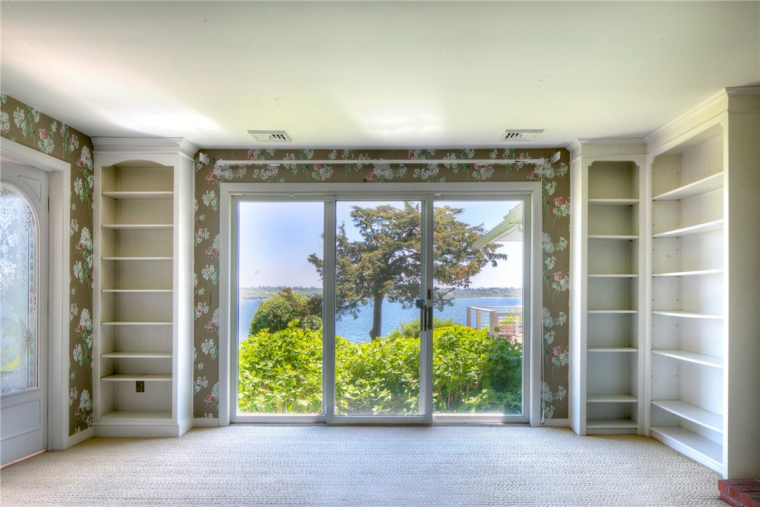 699 Black Point Lane