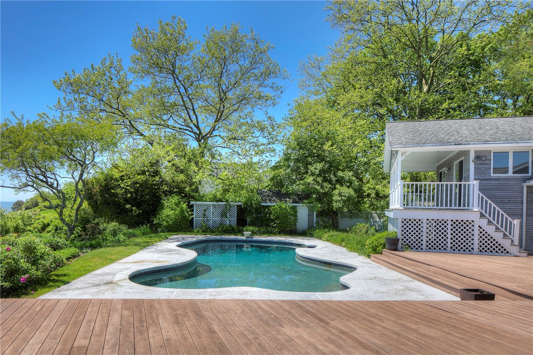 699 Black Point Lane