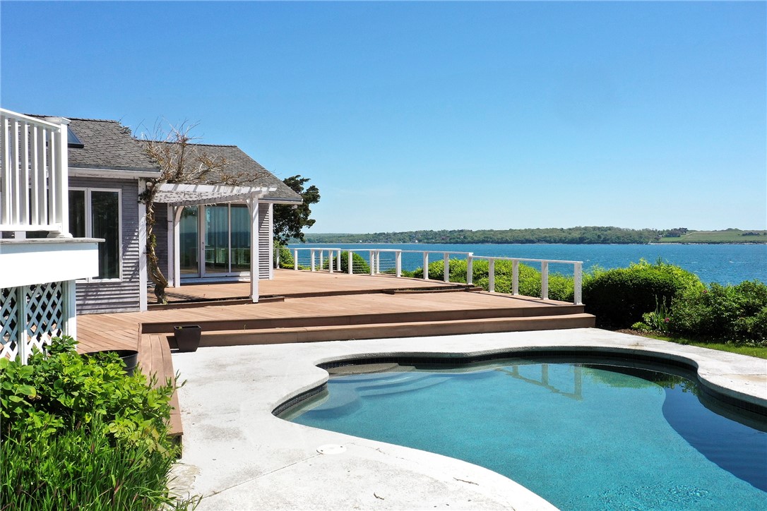 699 Black Point Lane