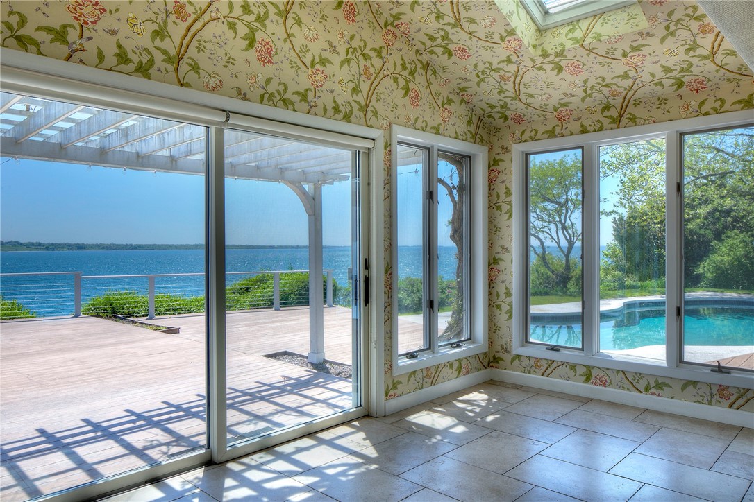 699 Black Point Lane