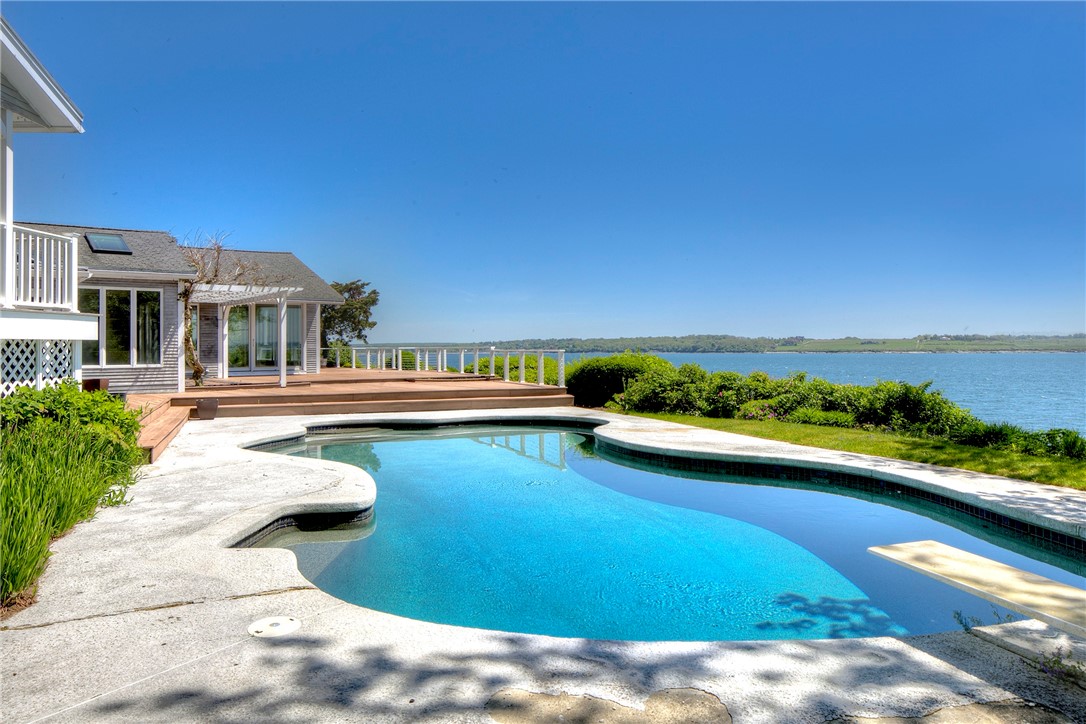 699 Black Point Lane