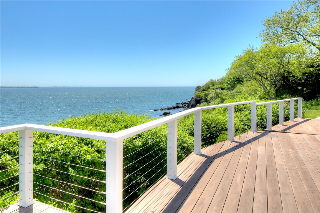 699 Black Point Lane