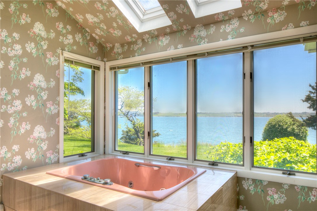 699 Black Point Lane