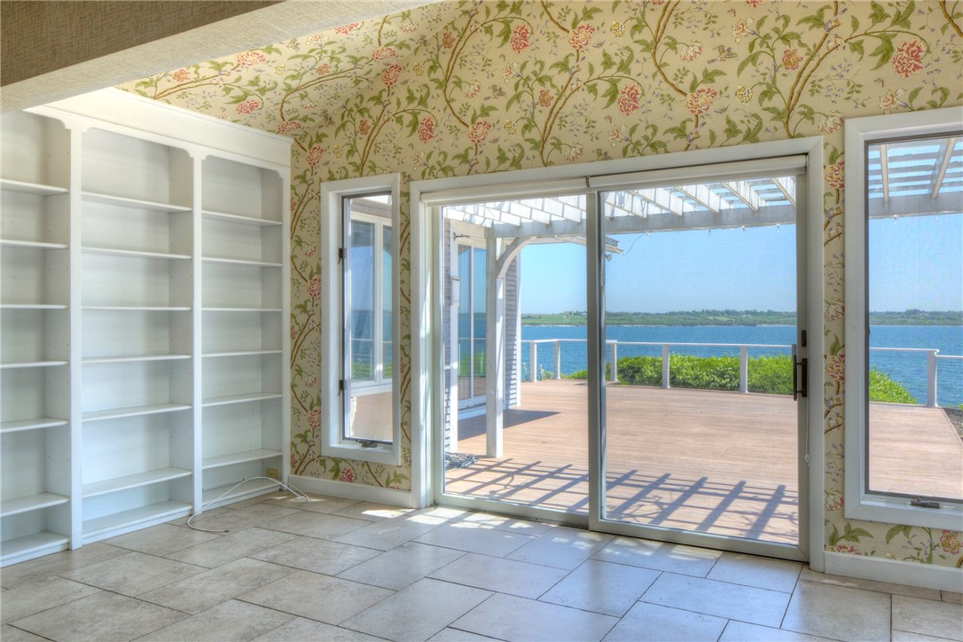 699 Black Point Lane