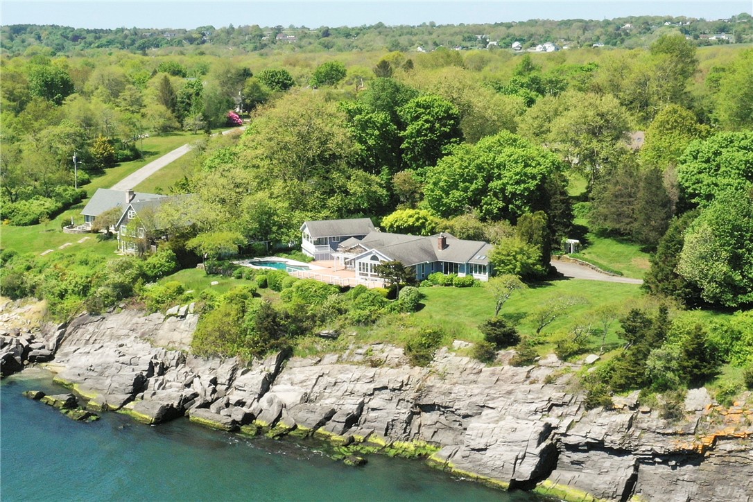 699 Black Point Lane