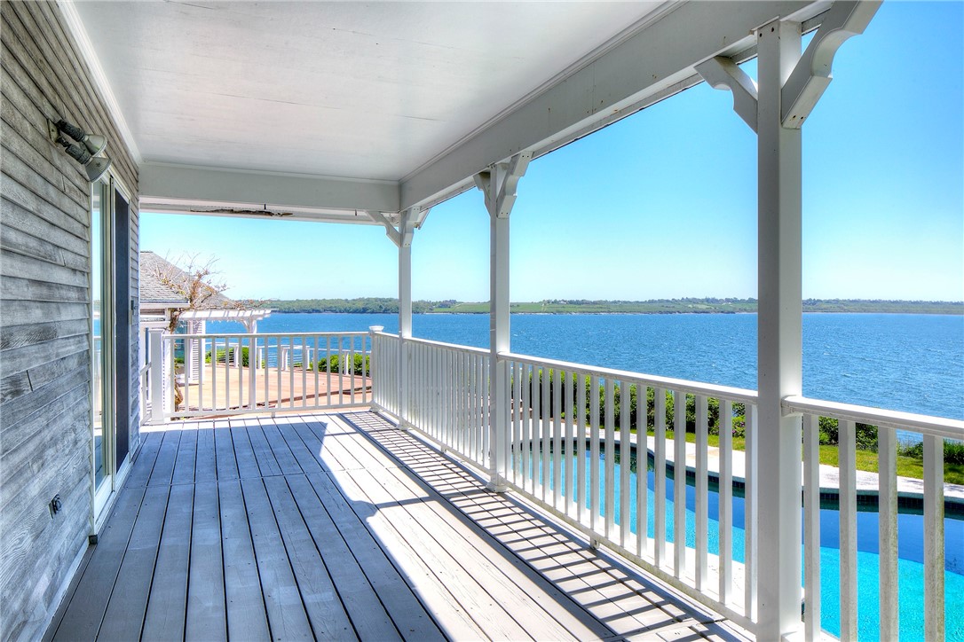 699 Black Point Lane