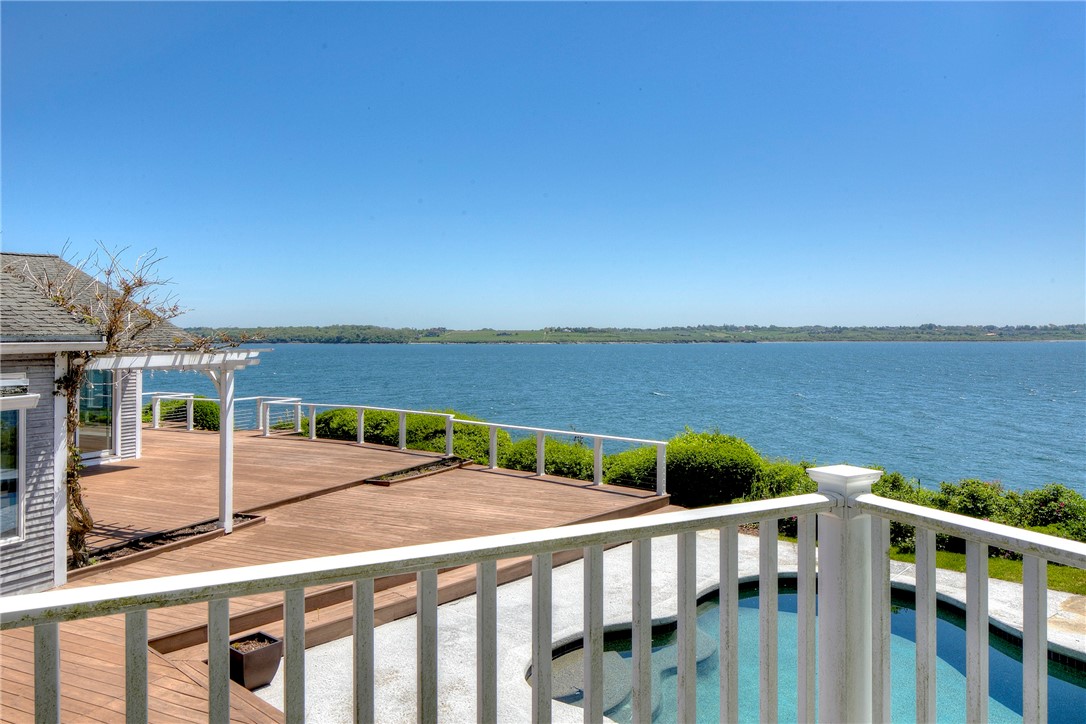 699 Black Point Lane