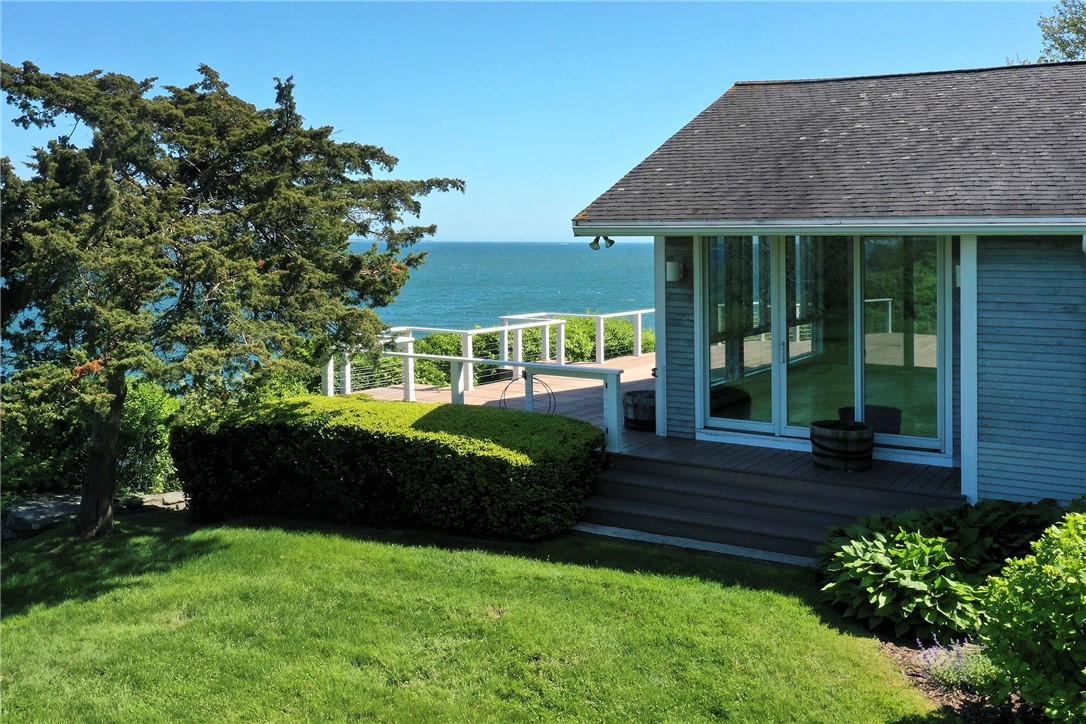 699 Black Point Lane