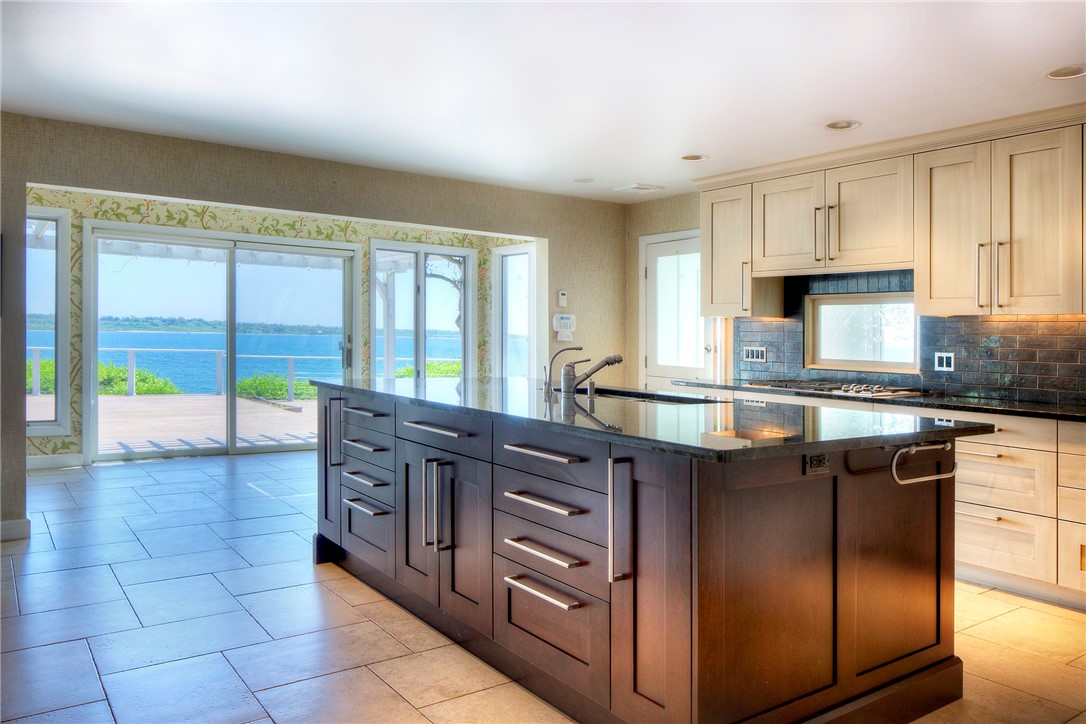 699 Black Point Lane